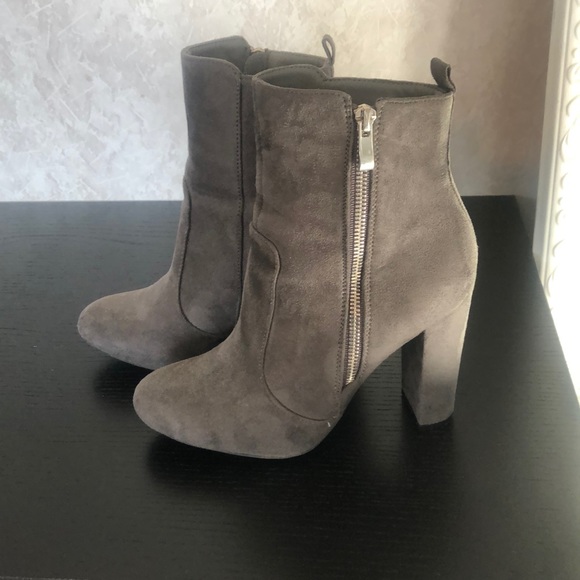 SOLD.Grey booties - Picture 1 of 3